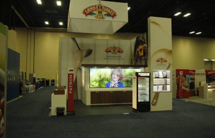 Exhibit Partners Land O'Lakes 1x5 LCD Videowall